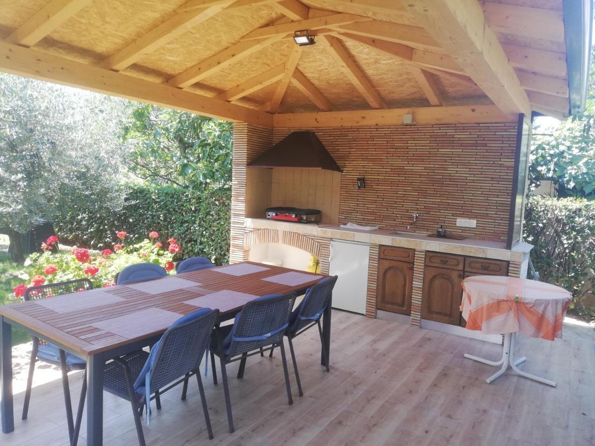 Apartments Mirela Πόρετς Εξωτερικό φωτογραφία