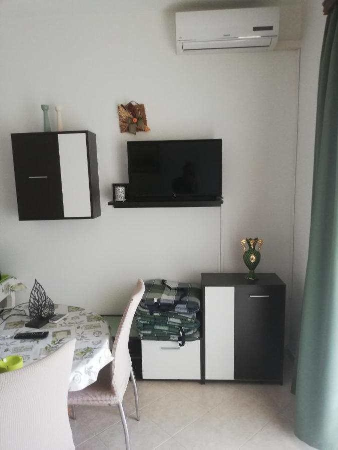 Apartments Mirela Πόρετς Εξωτερικό φωτογραφία