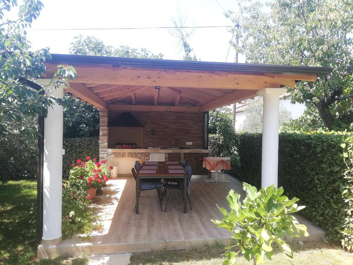 Apartments Mirela Πόρετς Εξωτερικό φωτογραφία