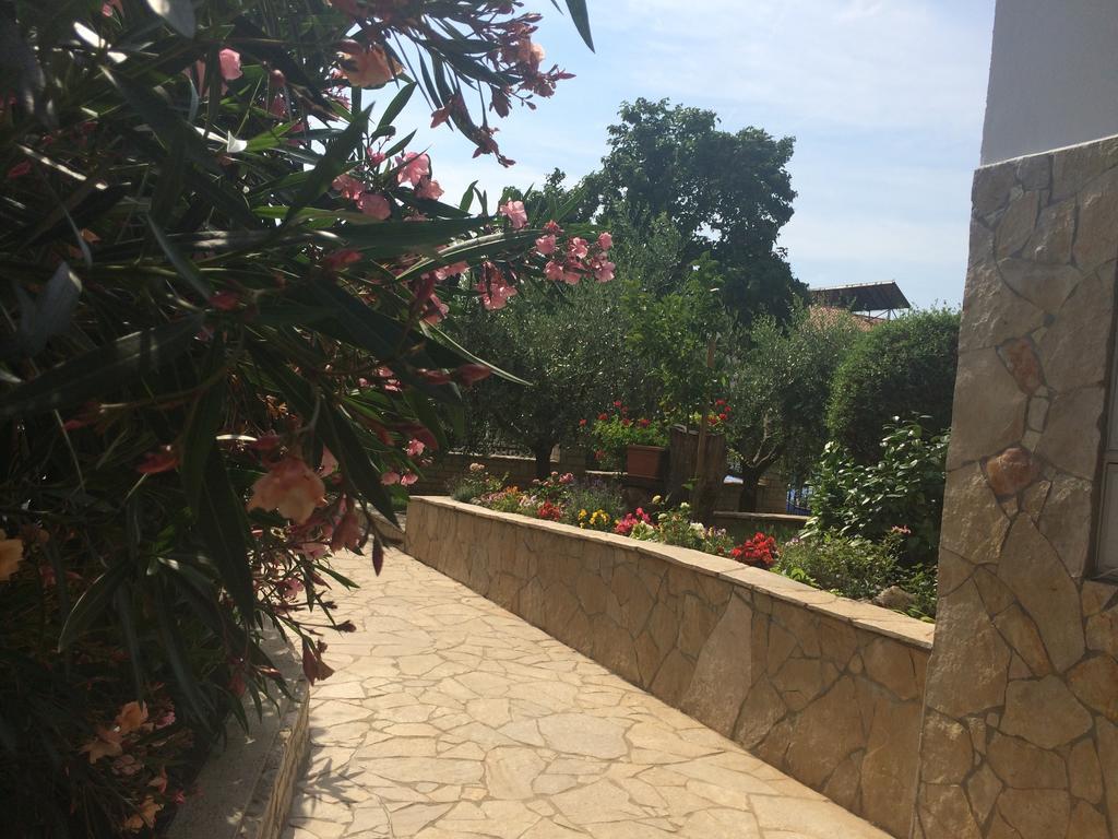 Apartments Mirela Πόρετς Δωμάτιο φωτογραφία