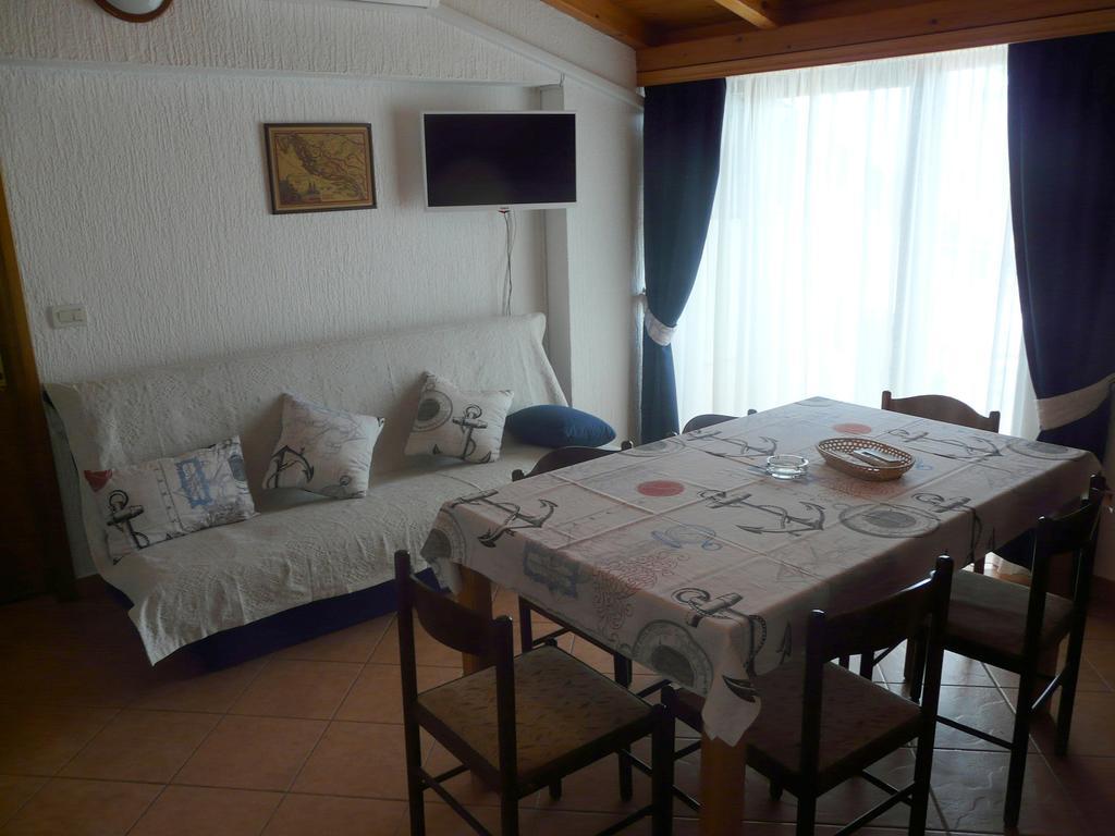 Apartments Mirela Πόρετς Εξωτερικό φωτογραφία