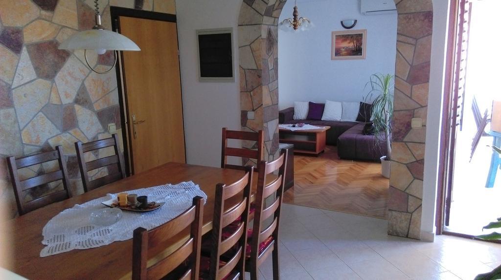 Apartments Mirela Πόρετς Εξωτερικό φωτογραφία