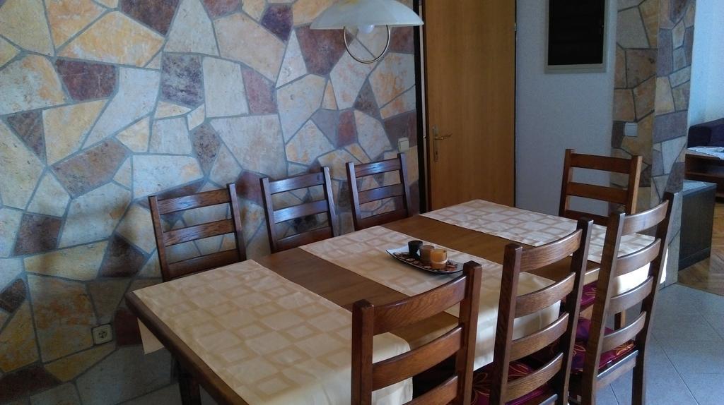 Apartments Mirela Πόρετς Εξωτερικό φωτογραφία