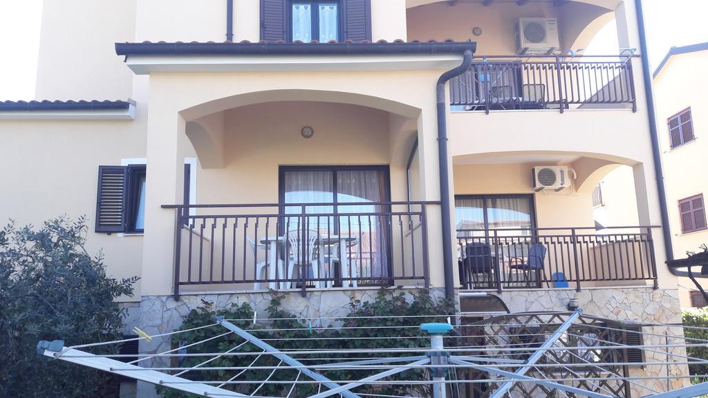 Apartments Mirela Πόρετς Εξωτερικό φωτογραφία