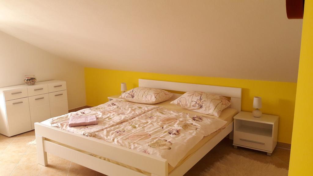 Apartments Mirela Πόρετς Εξωτερικό φωτογραφία
